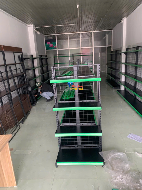 lắp kệ siêu thị lưng lưới màu đen tại tây ninh